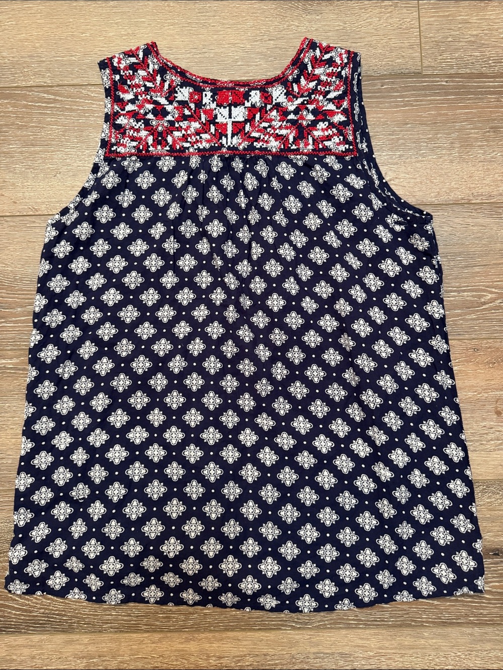 Solitaire Navy and White Printed Sleeveless Top with Red Accent - Picture 8 of 9
